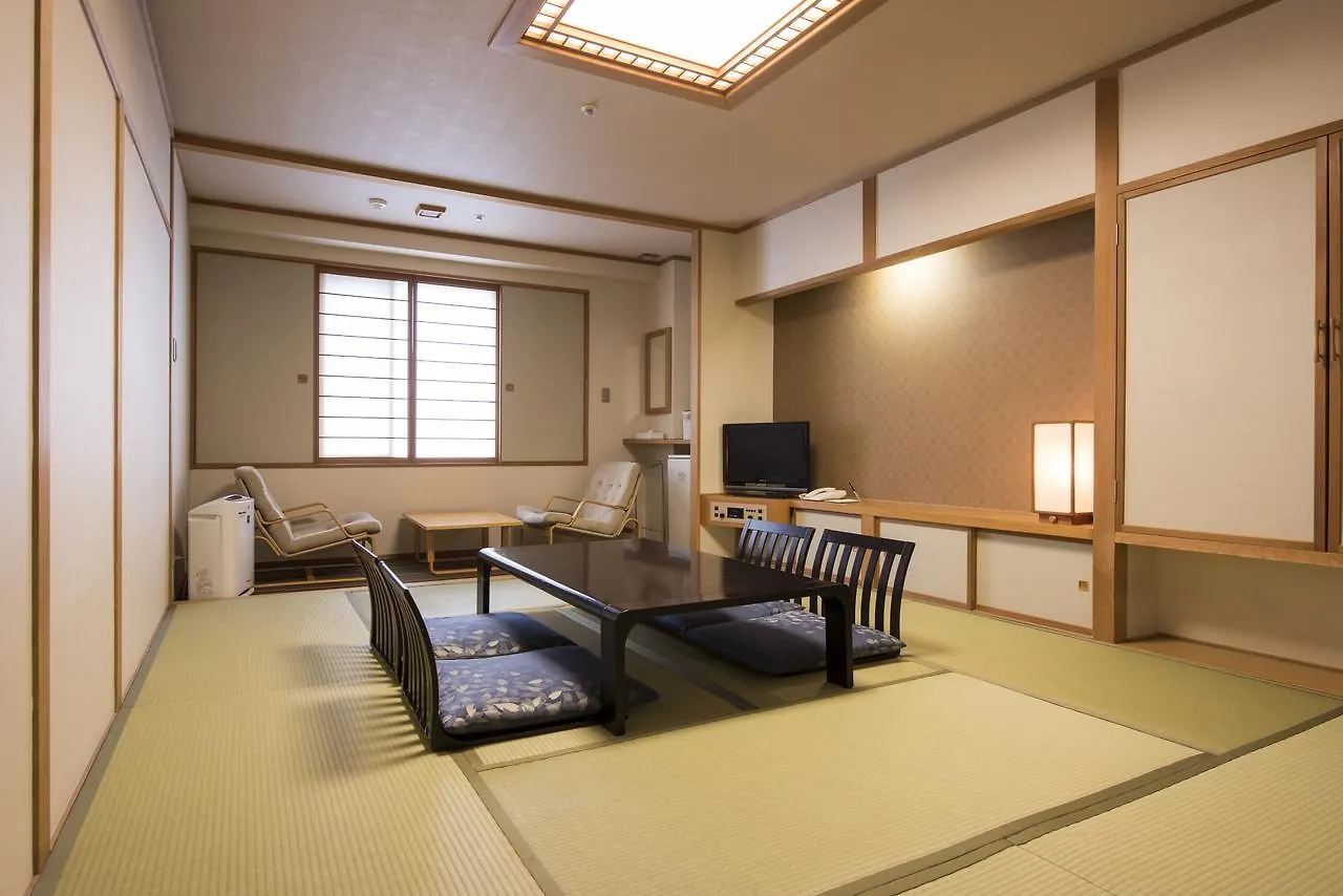 Rusutsu Resort Hotel & Convention 4*,