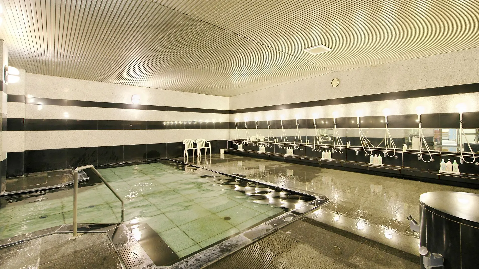 Rusutsu Resort Hotel & Convention 4*,